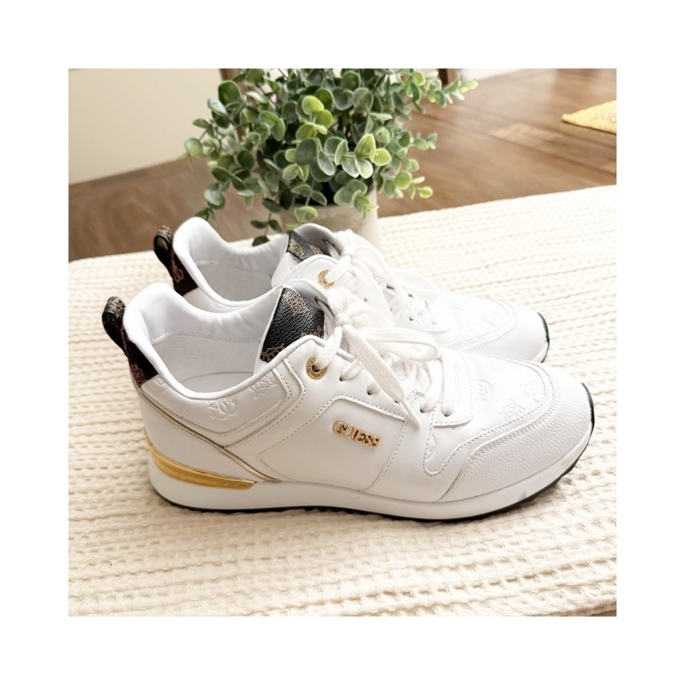 Guess Los Angeles Kadlin Logo Detailed Retro Jogger Sneakers White size10
